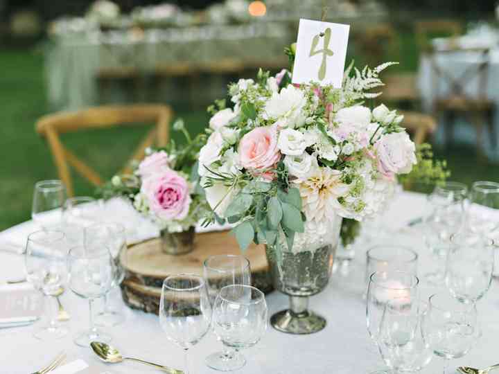 14 Rustic Wedding Centerpieces Without A Single Mason Jar