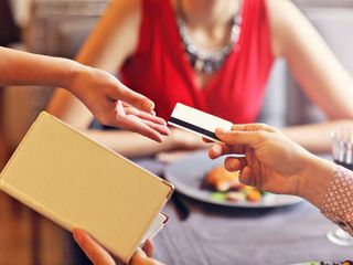 The Wedding Party Etiquette Guide to Splitting the Bill