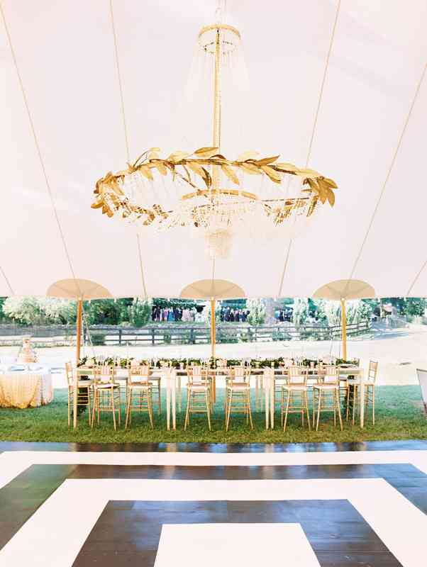 20 Romantic Wedding Lighting Ideas To Make You Swoon