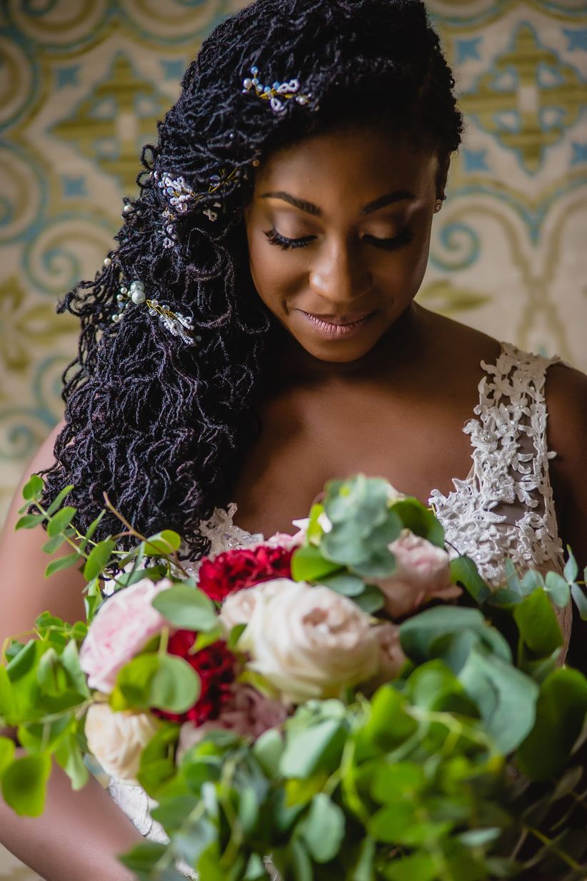 21 natural wedding hairstyles for every length - weddingwire