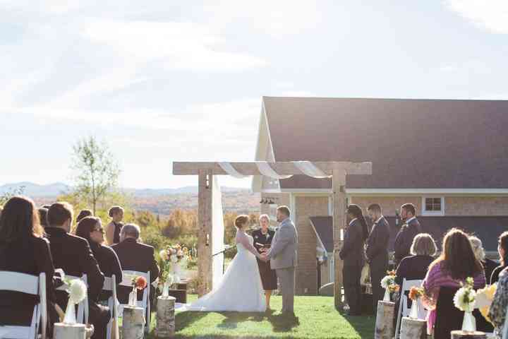 16 Barn Wedding Venues In Nh That Are Both Amazing And Authentic