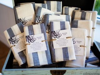 8 Personalized Wedding Favor Ideas for Every Style