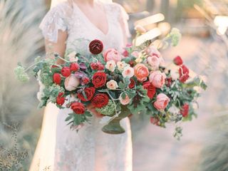 The 5 Types of Roses You Can Have in Your Wedding Decor
