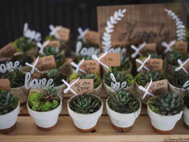 18 Wedding Favor Ideas That Aren T Useless Or Boring Weddingwire