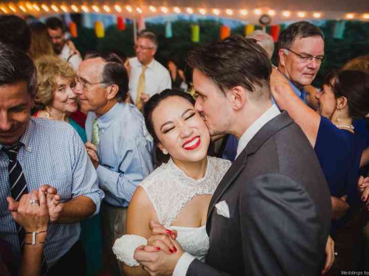 30 Upbeat Songs To Get Wedding Guests On The Dance Floor Weddingwire