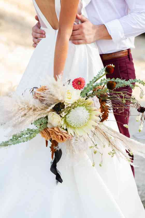 How To Have A Desert Wedding Weddingwire