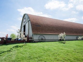 10 Rustic Barn Wedding Venues in Iowa