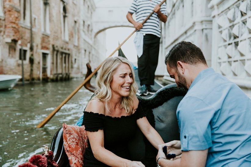 proposal on gondola ride in Venice