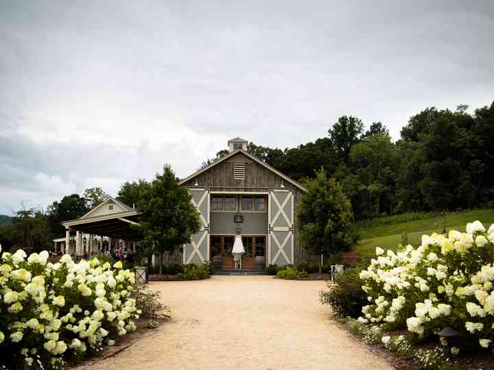 7 Charlottesville Vineyard Wedding Venues For Wine Lovers