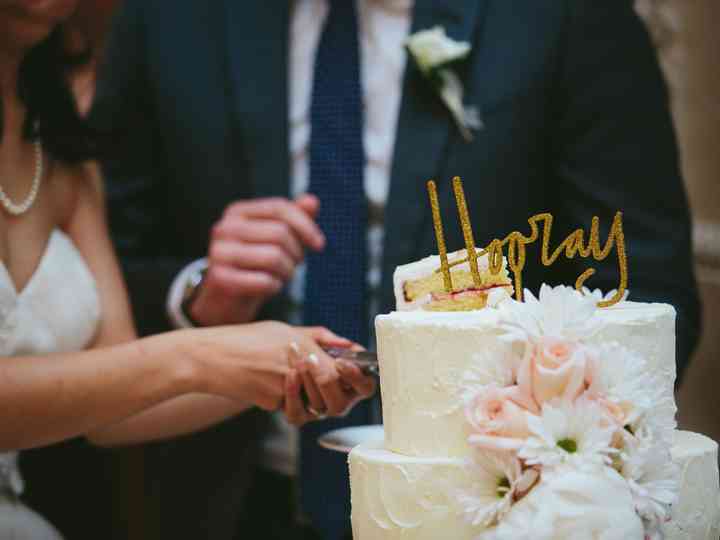 Fondant Vs Buttercream The Sweetest Wedding Cake Debate