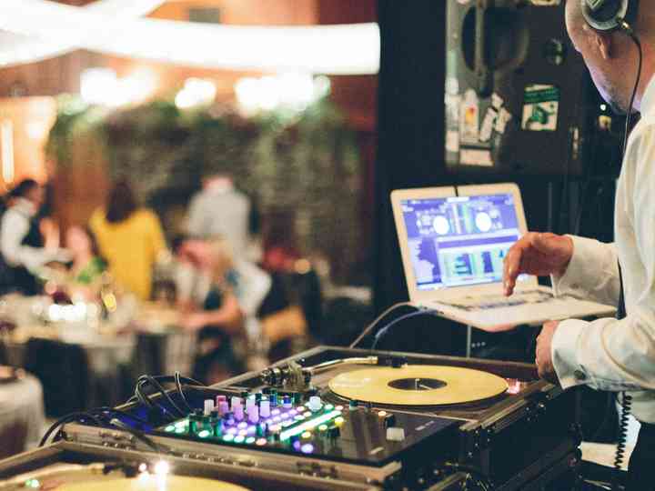 Why A Wedding Dj Costs That Much Weddingwire