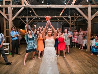 15 Bouquet Toss Songs to Get the Ladies on the Dance Floor