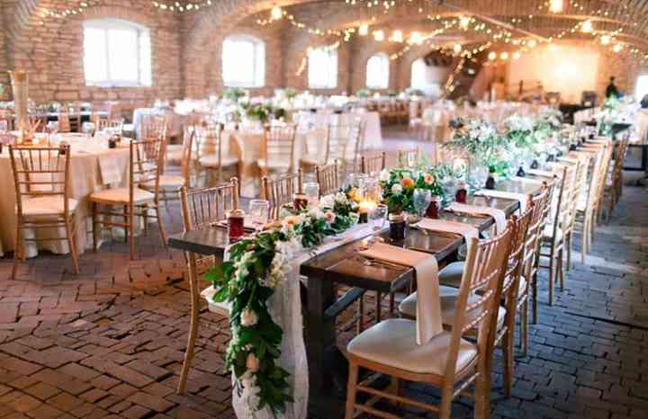 7 Minnesota Barn Wedding Venues Perfect For Rustic Couples