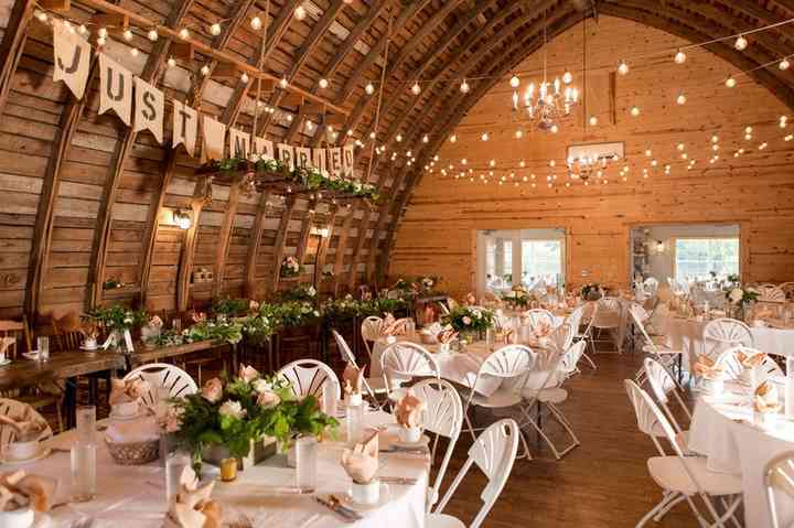 7 Minnesota Barn Wedding Venues Perfect For Rustic Couples