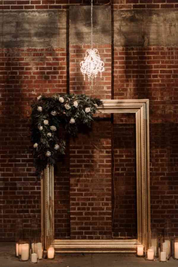 21 Chic Wedding Flower Decor Ideas Wedding Forward Wedding Flower Decorations Indoor Wedding Ceremonies Wedding Ceremony Backdrop