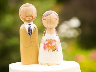 The Top 11 Types of Wedding Cake Toppers