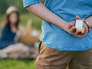 6 Marriage Proposal Fails That Are Cringe-Worthy AF