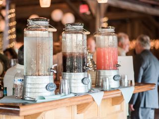 The Most Popular Wedding Cocktail Ideas Right Now