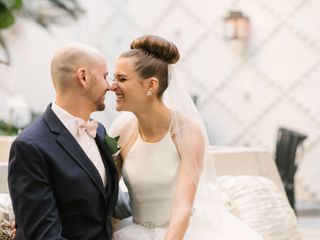 6 Wedding Tasks to Delegate Without Losing Control