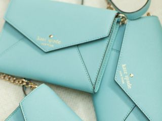 Bridal Shower Game: Purse Scavenger Hunt