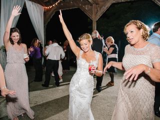 5 Ways to Entice Guests to Stay Til the End of Your Wedding