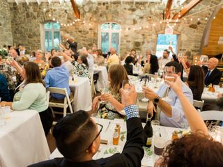 5 Things to Tell Your Out-of-Town Wedding Guests