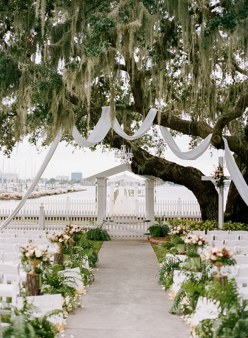 36 Stunning Ceremony Structures For An Outdoor Wedding WeddingWire