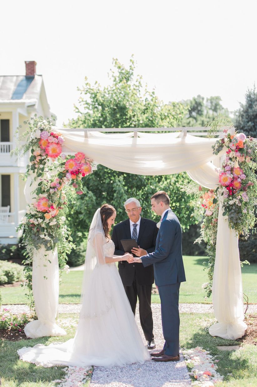 36 Stunning Ceremony Structures For An Outdoor Wedding WeddingWire