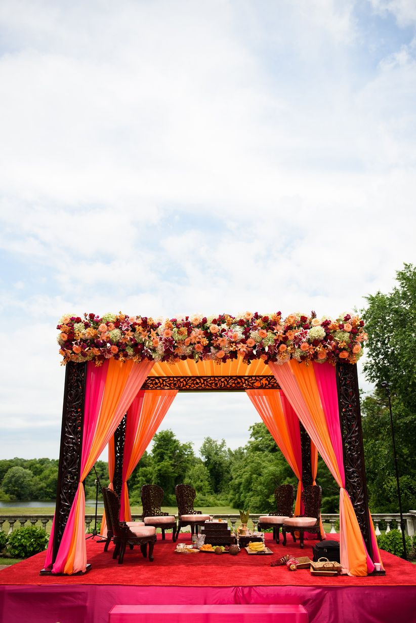 36 Stunning Ceremony Structures For An Outdoor Wedding WeddingWire