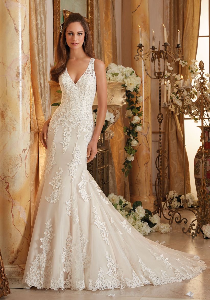 20 Wedding Dresses Under 1 000 For Every Kind Of Bride Weddingwire