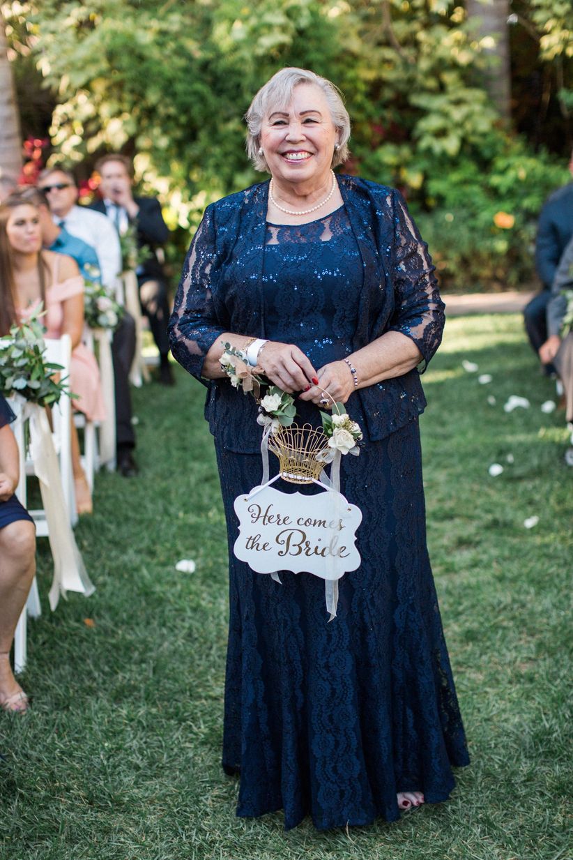 8 ideas para fotos de boda con los abuelos Lucas Rossi Photography - abuela como niña de las flores