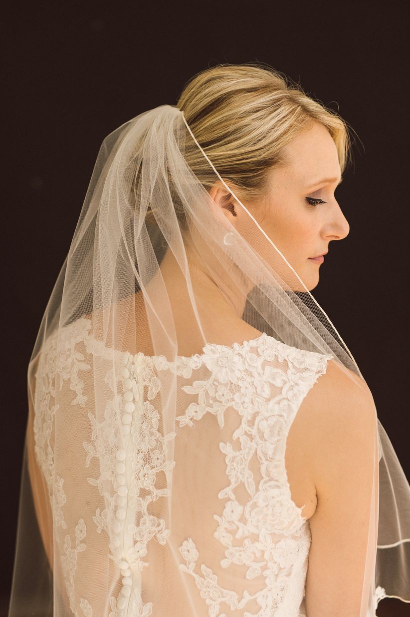how to wear a veil with every wedding hairstyle - weddingwire