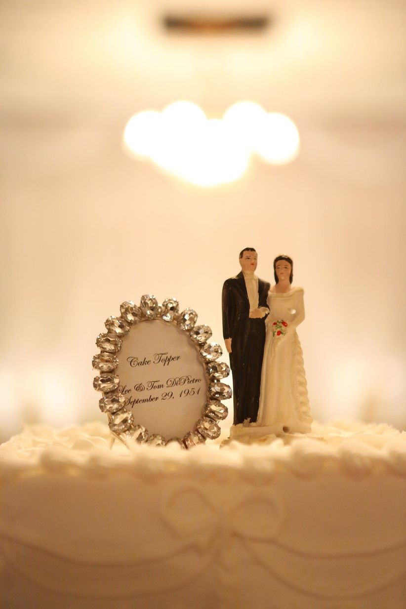 18 fotos de padres del día de la boda reliquia de la familia de la torta de la vendimia topper