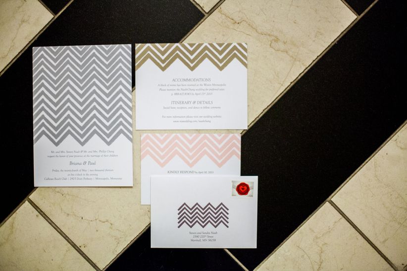17 fotos de boda que son obligatorias conjunto de invitaciones de boda chevron