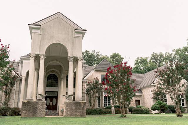 Beacon Hill Manor - Venue - Paeonian Springs, VA - WeddingWire