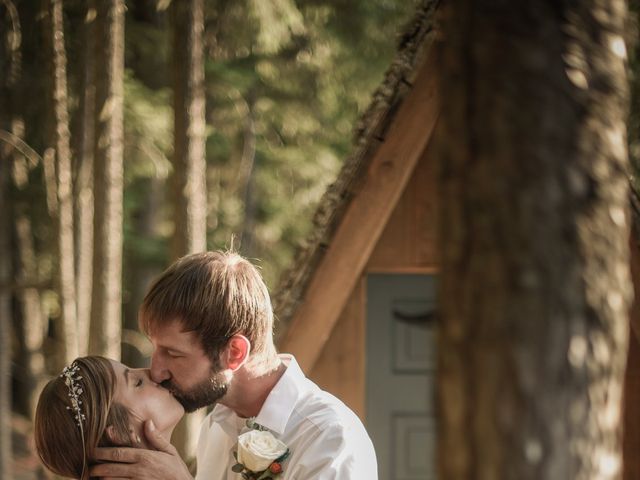 Justin Mckinney and Amanda Merrick&apos;s Wedding in Coolin, Idaho 4