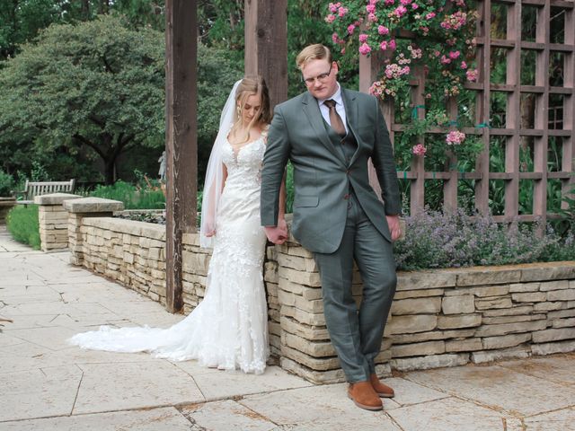 Jake and Savannah&apos;s Wedding in Wichita, Kansas 44