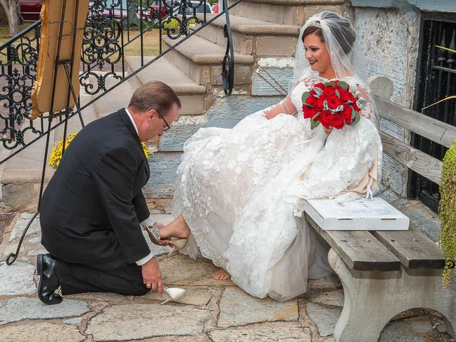 Shaun and Gwyn&apos;s Wedding in Saint Louis, Missouri 35