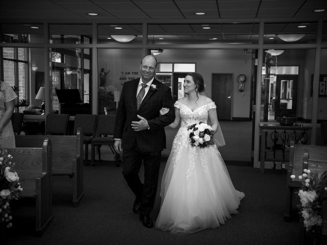 David and Alexia&apos;s Wedding in Green Bay, Wisconsin 9