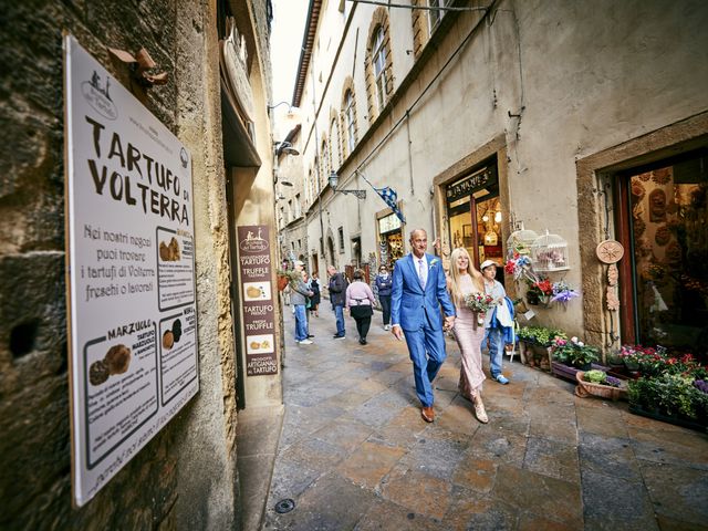 Mark and Barbara&apos;s Wedding in Volterra, Italy 14