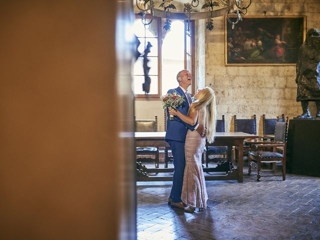 Mark and Barbara&apos;s Wedding in Volterra, Italy 55