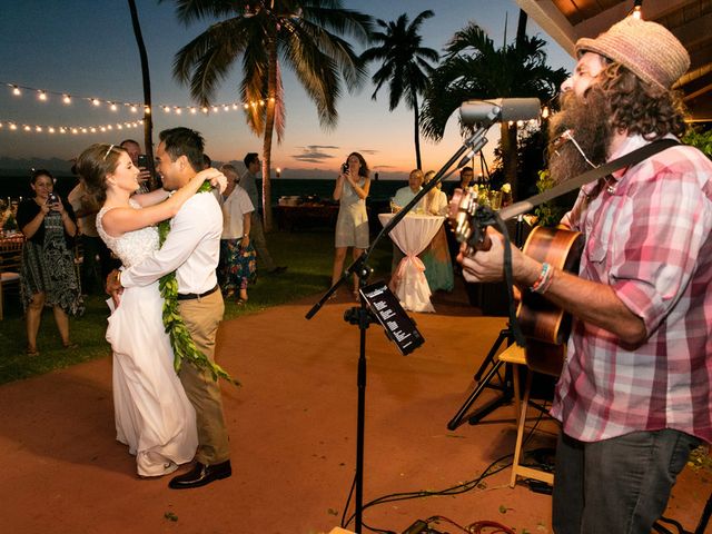 Tara and Roy&apos;s wedding in Hawaii 19