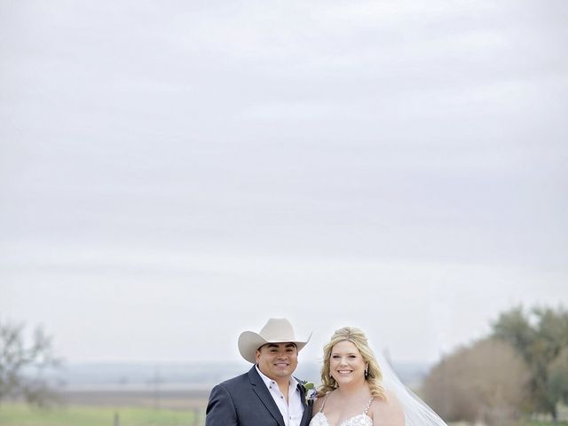 Cirilo and Sarah&apos;s Wedding in Thrall, Texas 30