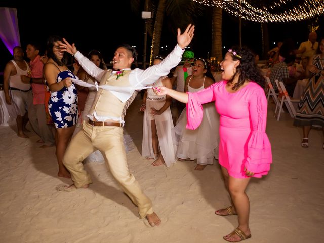 Michelle and Osiel&apos;s Wedding in Belize District, Belize 4