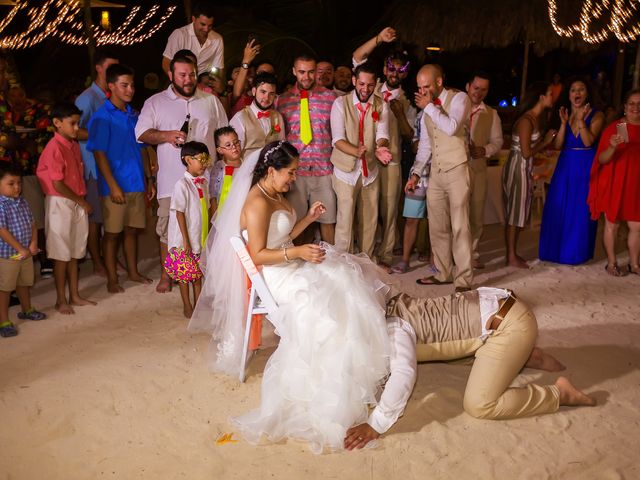 Michelle and Osiel&apos;s Wedding in Belize District, Belize 14