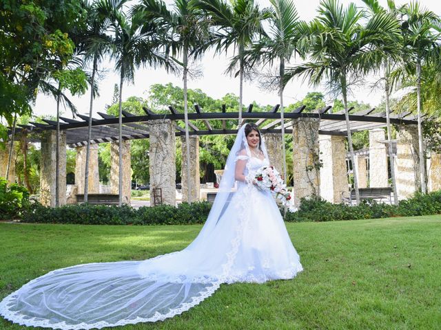 Elena and Kelmis&apos;s Wedding in Miami, Florida 14