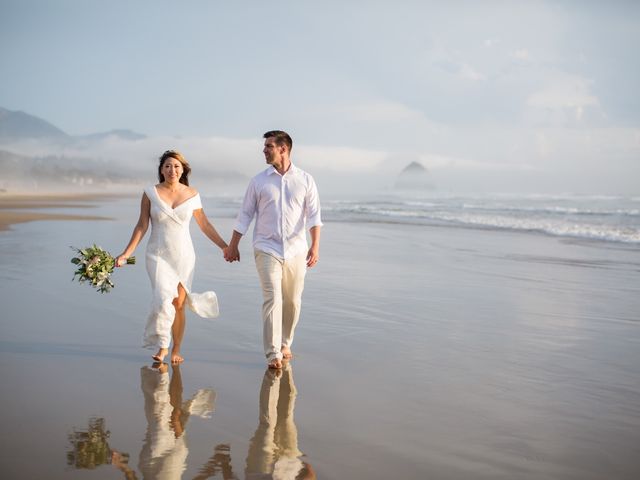 Kevin and Stephanie&apos;s Wedding in Cannon Beach, Oregon 25