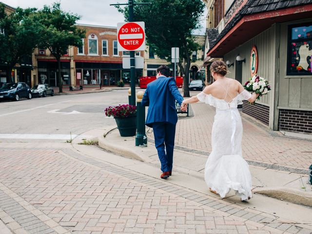 Griffen and Jensen&apos;s Wedding in Burlington, Wisconsin 15