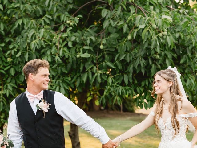 Simon and Maddie&apos;s Wedding in Oroville, Washington 391