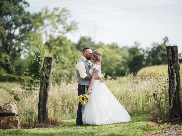 Shane and Robecca&apos;s Wedding in Lancaster, Ohio 14